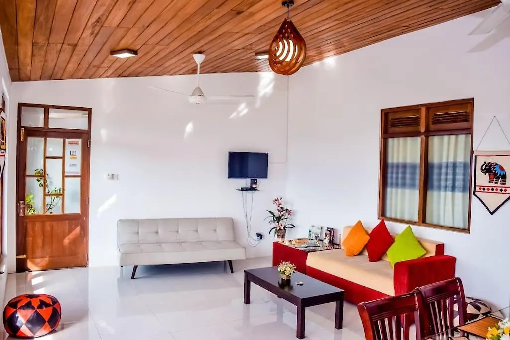 Saru Holiday Apartment - Upto 6 Guests Kandy