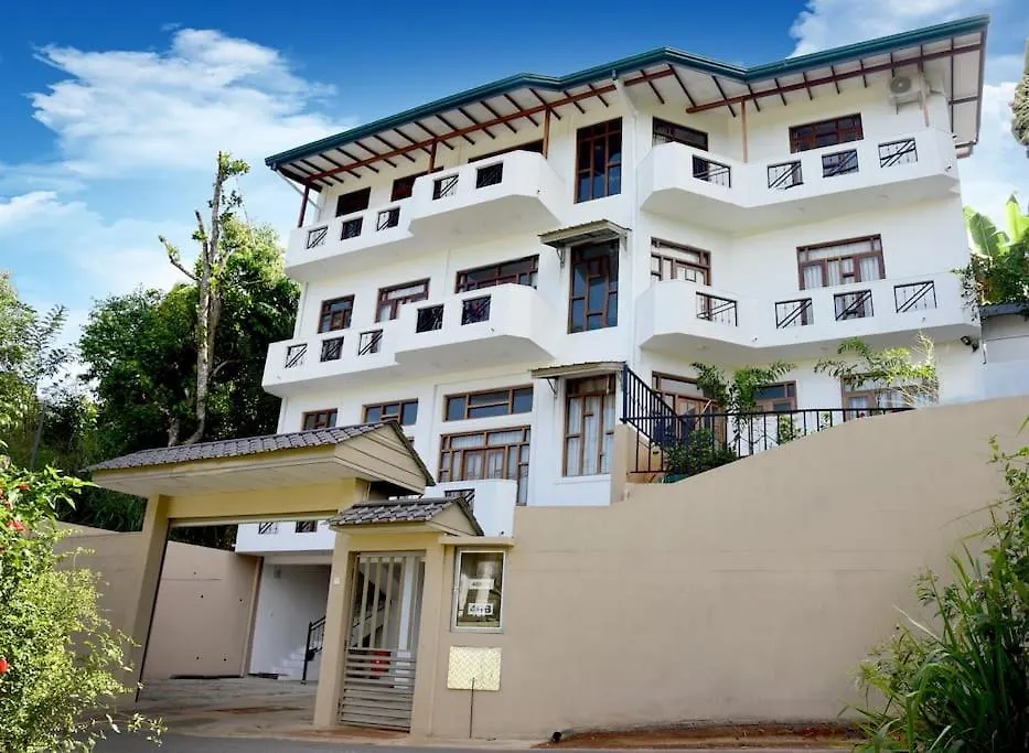 Saru Holiday Apartment - Upto 6 Guests Kandy
